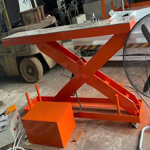 Bàn nâng xe máy thủy lực