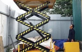 Ứng Dụng Của Bàn Nâng Hạ Thủy Lực Trong Kho Bãi & Nhà Máy