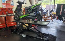 Bàn Nâng Xe Máy: Thiết Bị Không Thể Thiếu Cho Mọi Gara Và Trung Tâm Sửa Chữa